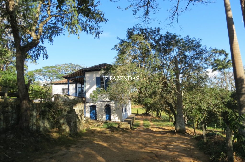 Fazenda Centenária – 255 hectares – Belmiro Braga – MG Fazenda Centenária – 255 hectares – Belmiro Braga – MG