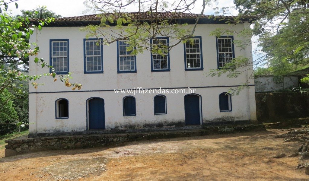 Fazenda Centenária – 255 hectares – Belmiro Braga – MG Fazenda Centenária – 255 hectares – Belmiro Braga – MG