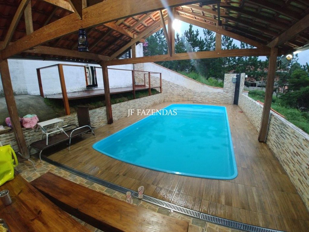 Granja em condomínio fechado – Juiz de Fora – MG – 1187 m² Granja em condomínio fechado – Juiz de Fora – MG – 1187 m²