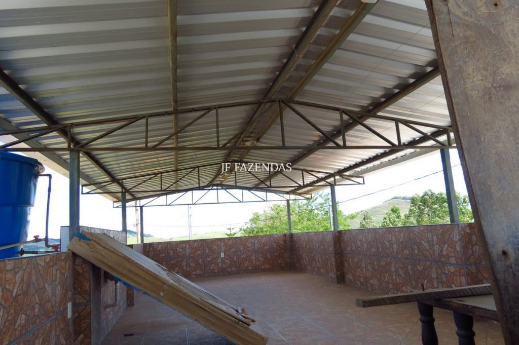Granja de 1000 m² em Chácara-MG Granja de 1000 m² em Chácara-MG
