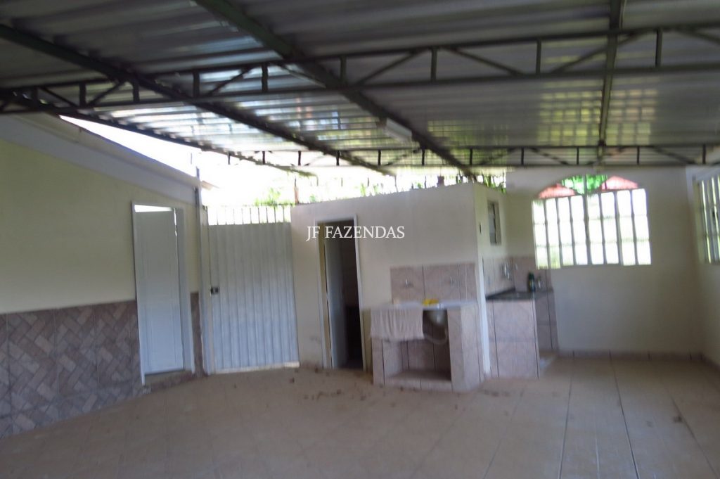Granja de 1000 m² em Chácara-MG Granja de 1000 m² em Chácara-MG