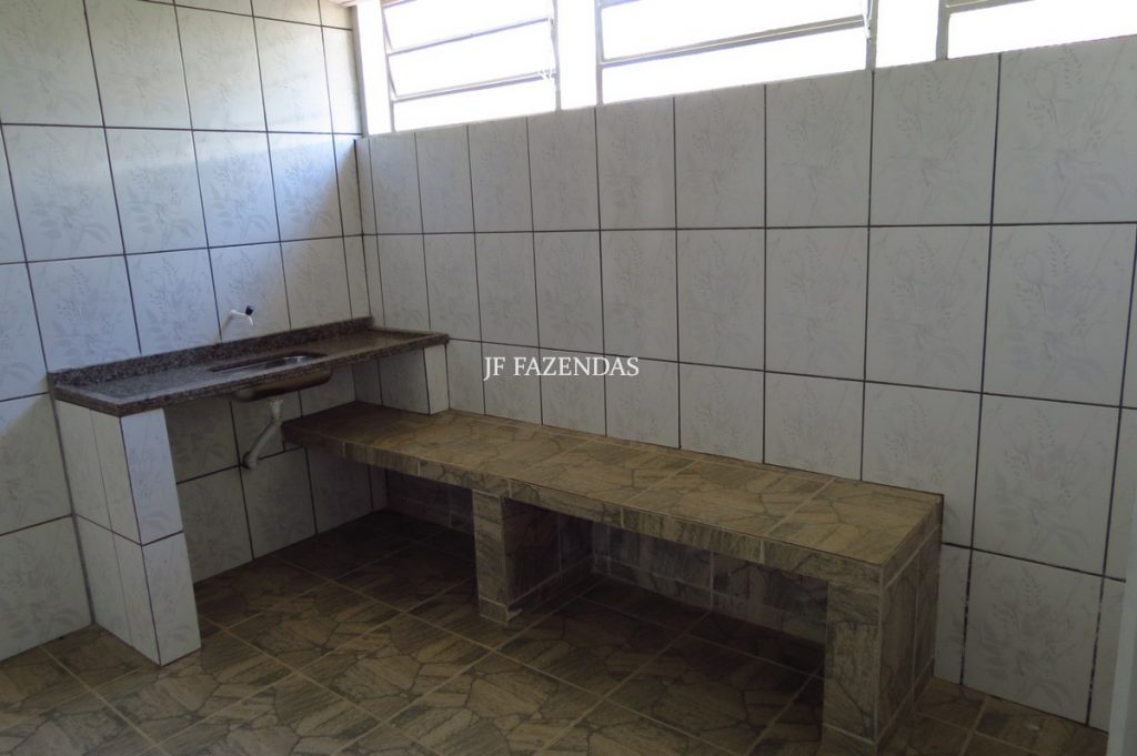 Granja de 1000 m² em Chácara-MG Granja de 1000 m² em Chácara-MG
