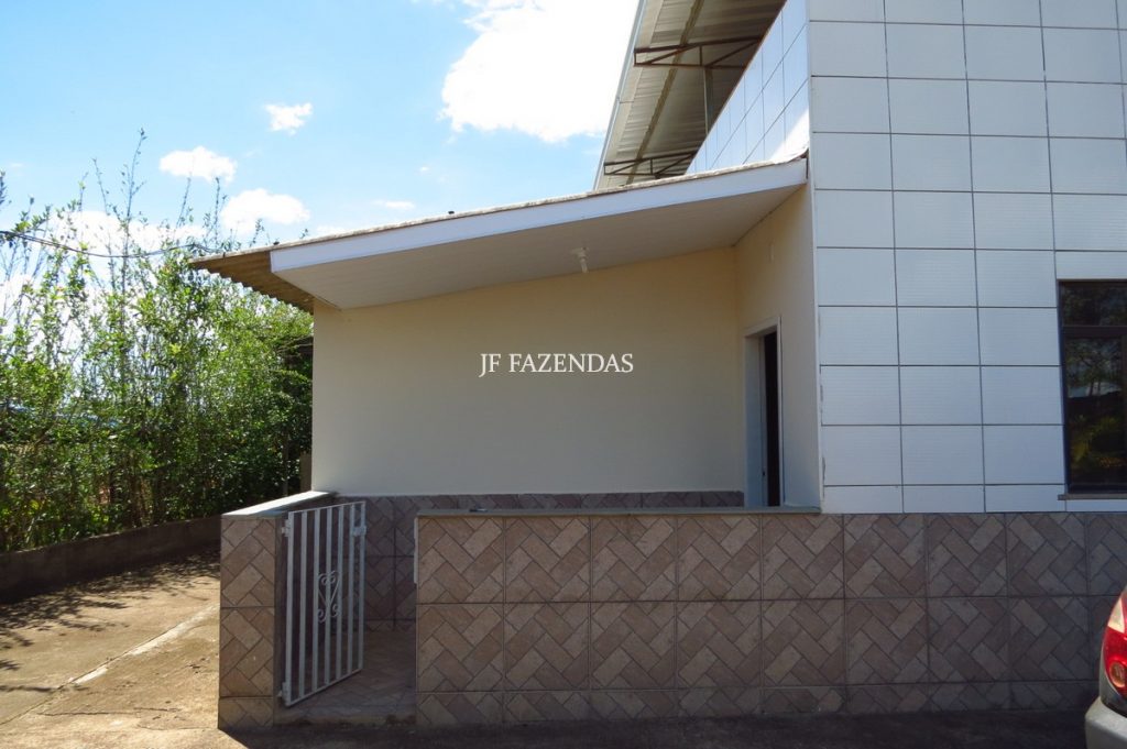 Granja de 1000 m² em Chácara-MG Granja de 1000 m² em Chácara-MG