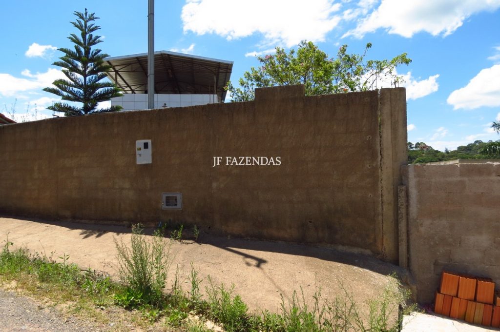 Granja de 1000 m² em Chácara-MG Granja de 1000 m² em Chácara-MG