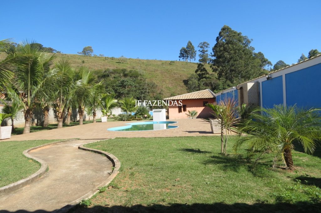 Granja em Juiz de Fora – MG – 1900 m² Granja em Juiz de Fora – MG – 1900 m²