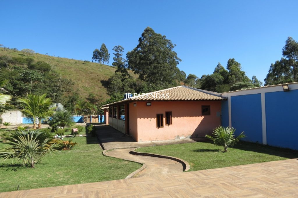 Granja em Juiz de Fora – MG – 1900 m² Granja em Juiz de Fora – MG – 1900 m²