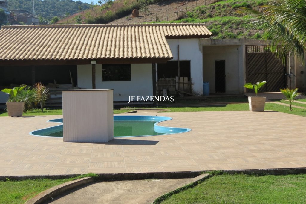 Granja em Juiz de Fora – MG – 1900 m² Granja em Juiz de Fora – MG – 1900 m²