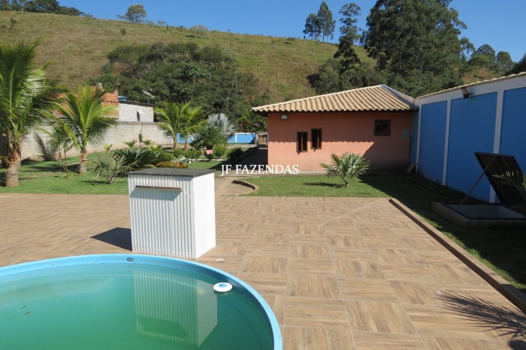 Granja em Juiz de Fora – MG – 1900 m² Granja em Juiz de Fora – MG – 1900 m²