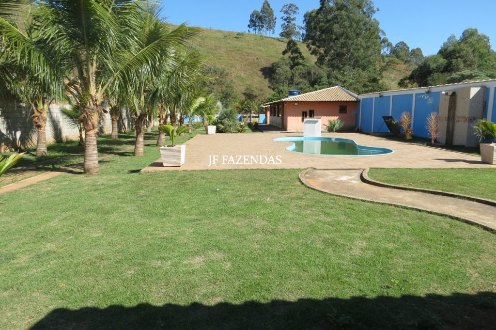 Granja em Juiz de Fora – MG – 1900 m² Granja em Juiz de Fora – MG – 1900 m²