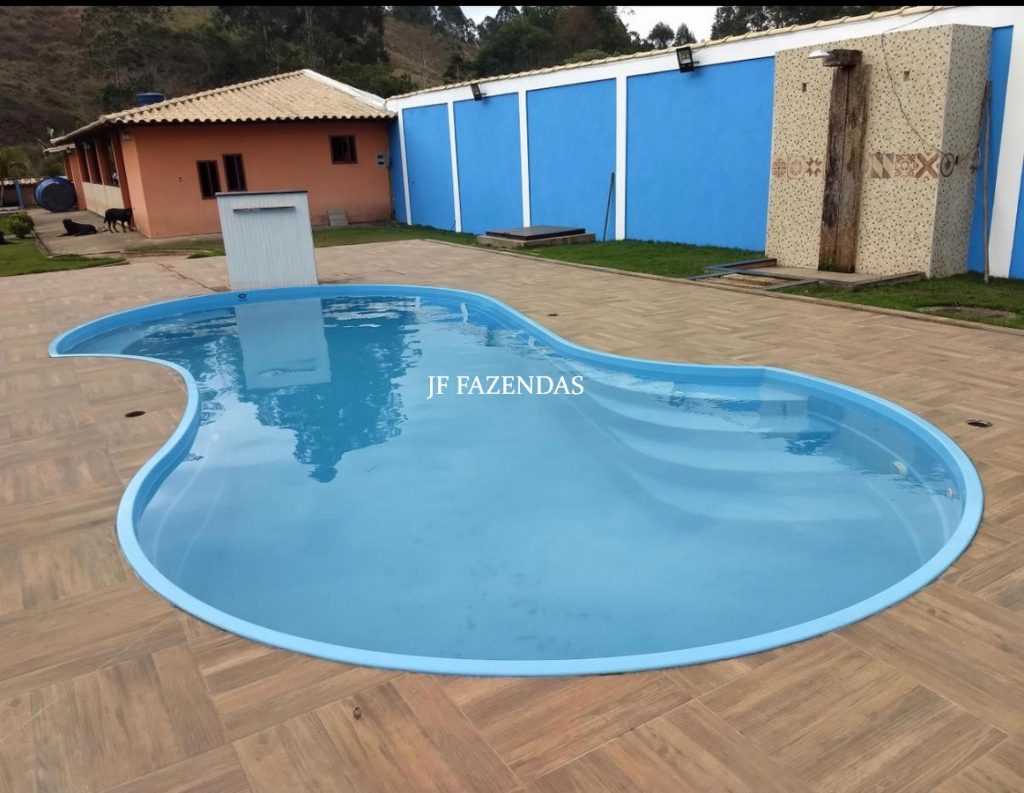 Granja em Juiz de Fora – MG – 1900 m² Granja em Juiz de Fora – MG – 1900 m²