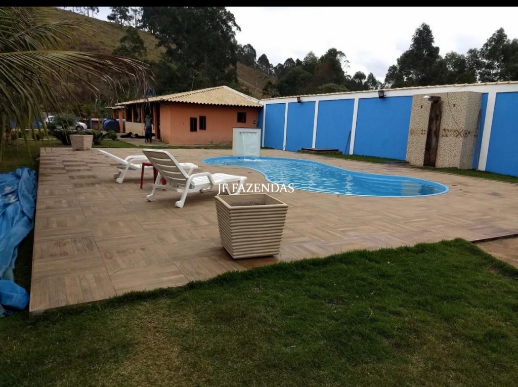 Granja em Juiz de Fora – MG – 1900 m² Granja em Juiz de Fora – MG – 1900 m²