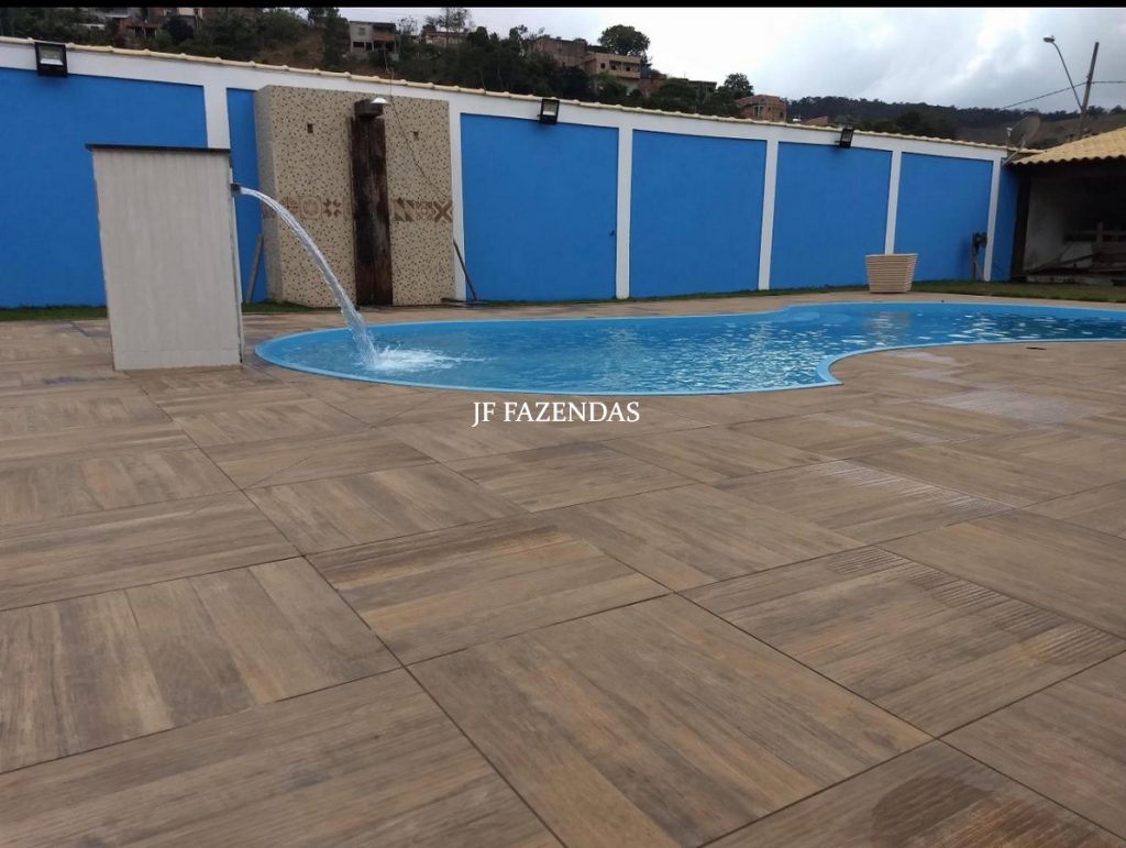 Granja em Juiz de Fora – MG – 1900 m² Granja em Juiz de Fora – MG – 1900 m²