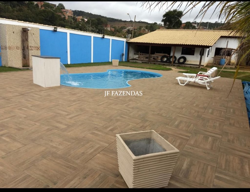 Granja em Juiz de Fora – MG – 1900 m² Granja em Juiz de Fora – MG – 1900 m²