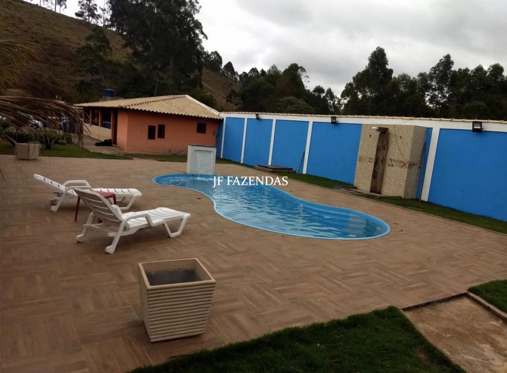 Granja em Juiz de Fora – MG – 1900 m² Granja em Juiz de Fora – MG – 1900 m²