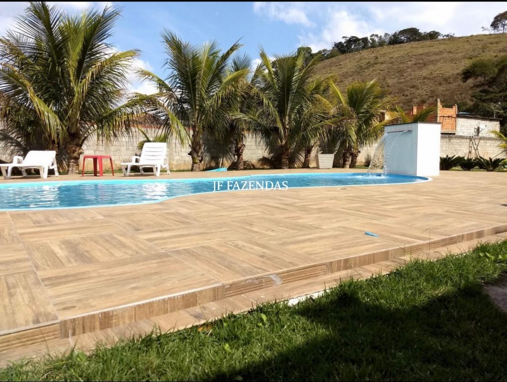 Granja em Juiz de Fora – MG – 1900 m² Granja em Juiz de Fora – MG – 1900 m²