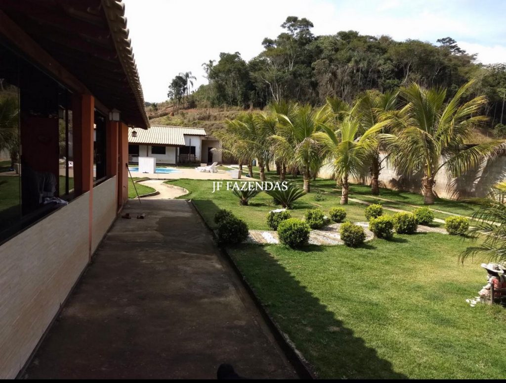 Granja em Juiz de Fora – MG – 1900 m² Granja em Juiz de Fora – MG – 1900 m²